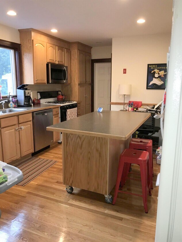 28 Adams St Unit 28, Arlington, MA 02474 Apartments in Arlington, MA