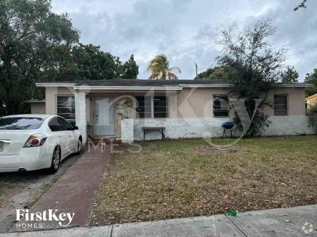 Building Photo - 325 NW 190th St
