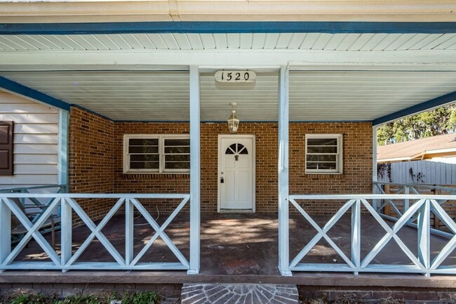 Building Photo - 1520 N Avalon Cir