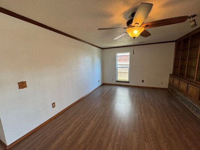 Foto del edificio - 3 bed , 2 full bath, 2 story , Newly updat...