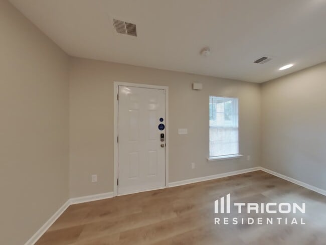 Foto del edificio - 870 Markham Cir