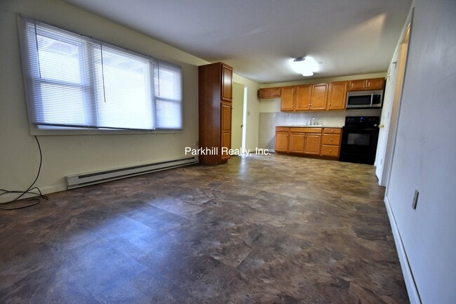 Building Photo - 10 Oakwood Dr