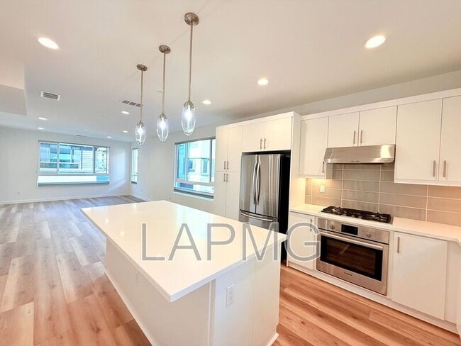 Building Photo - 4334 N Jimson Rd