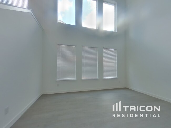 Building Photo - 2700 Brushy Lk Dr