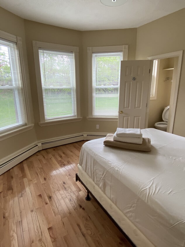 Primary Photo - NO BROKER FEE- 1 MONTH FREE 17 Burney