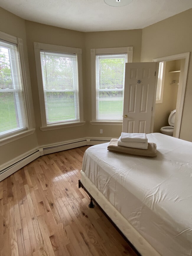 Building Photo - Burney Street Apartments