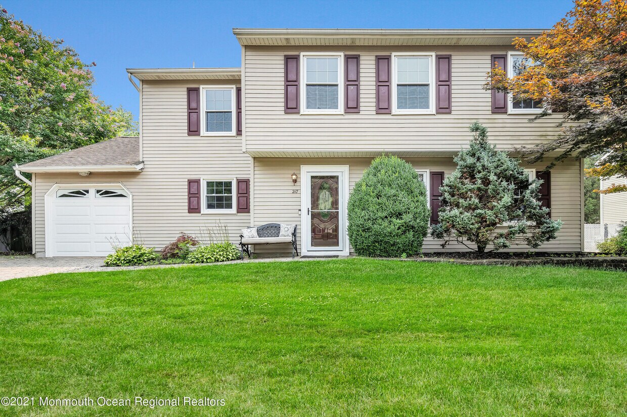 217 Smokerise Ln, Toms River, NJ 08755 House Rental in Toms River, NJ