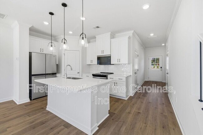 Foto del edificio - 238 Tiger Lily Dr