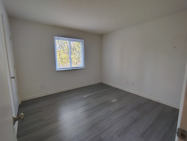 Foto del edificio - 600 Reusens Rd