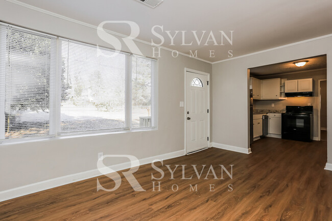 Building Photo - Prepare to fall in love with this 2 bedroo...