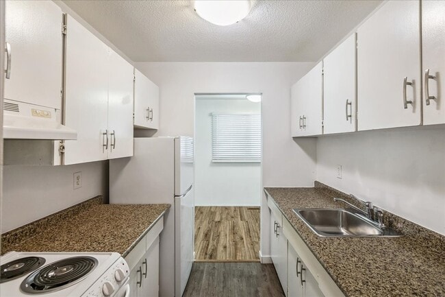 Building Photo - 6203-6122 122 Ave NW