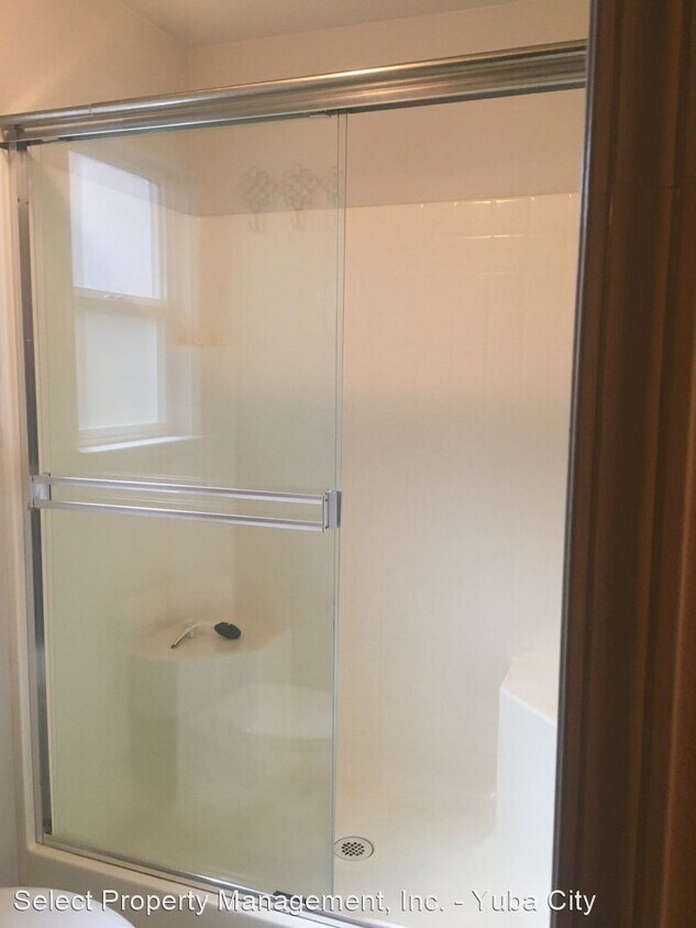 1270 Melton Dr, Yuba City, CA 95991 Room for Rent in Yuba City, CA