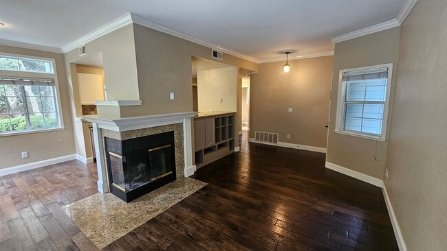 Building Photo - GORGEOUS AND SERENE Private 2BD/2BA Pleasa...