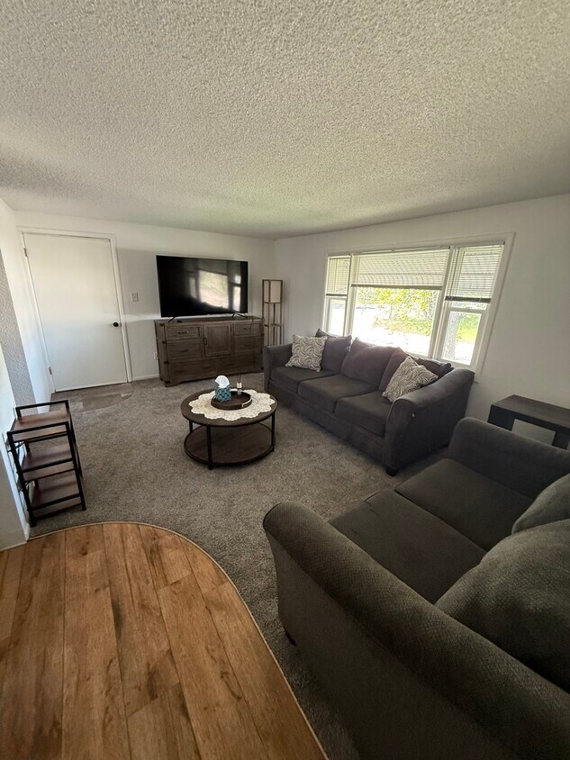 Foto principal - 2901 8th Ave N