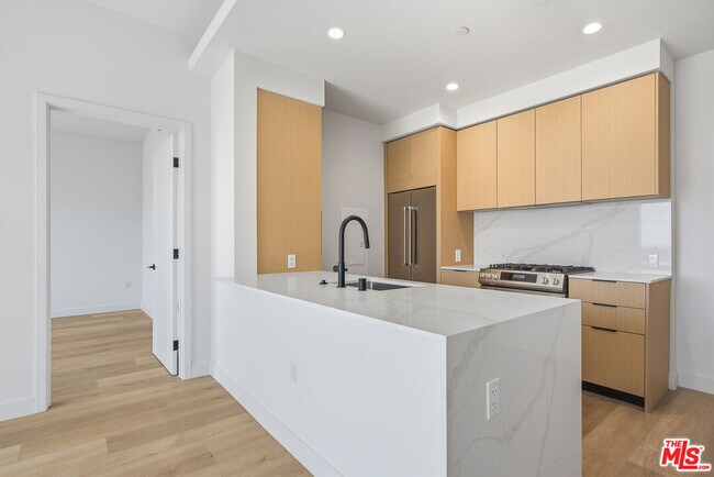 Building Photo - 3555 Overland Ave