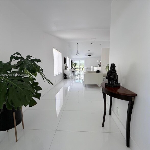 Foto del edificio - 4449 Blossom Ln