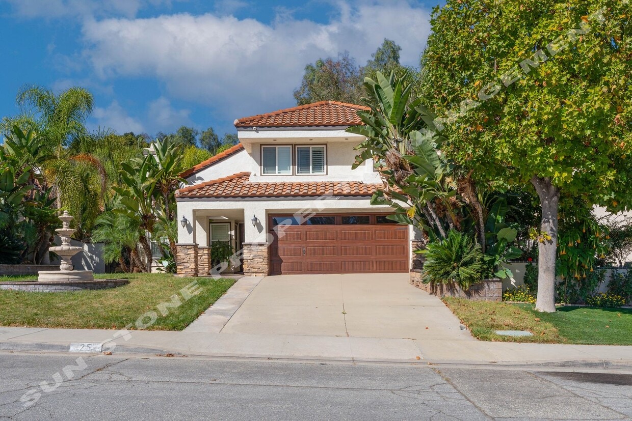 Primary Photo - Charming Phillips Ranch area home