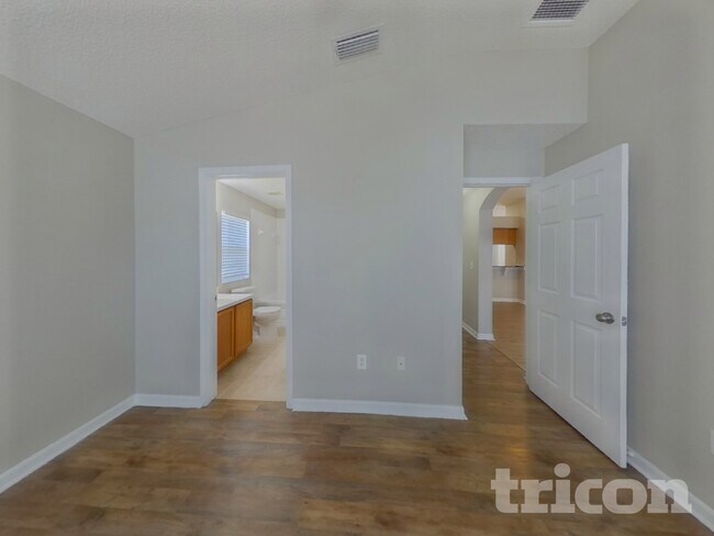 Foto del edificio - 11749 Lynmoor Dr