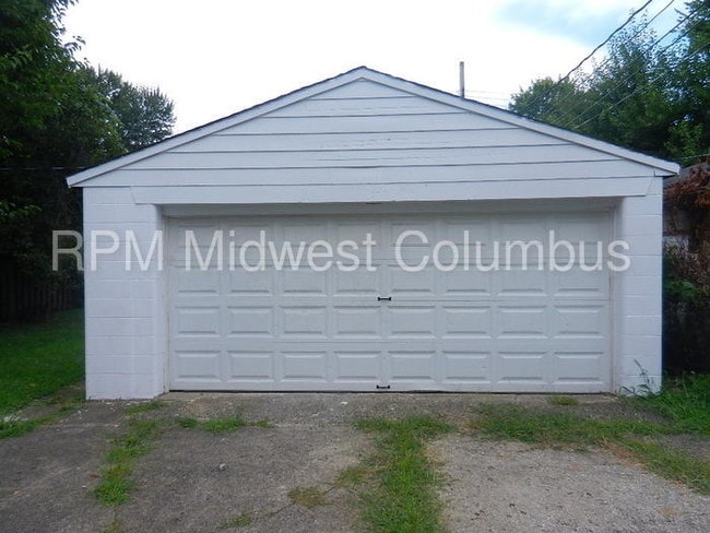 Building Photo - 927 Byron Ave