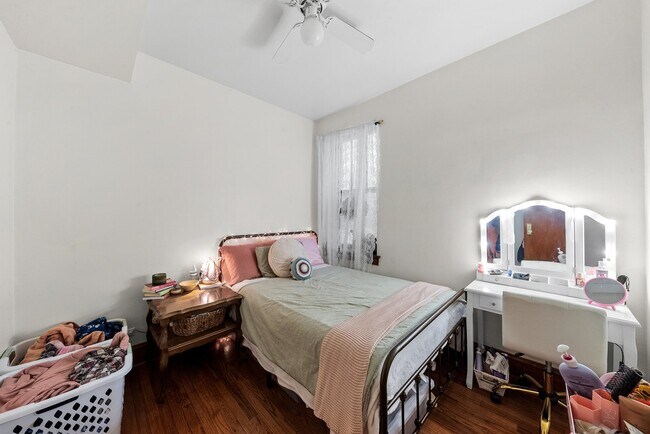 Foto del edificio - 2420 S Oakley Ave