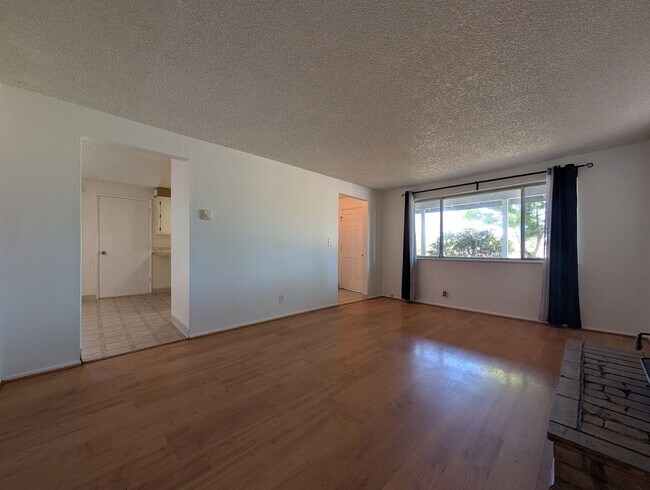 Foto del edificio - 3-bedroom, 1-Bath Duplex On a Corner Lot In The Bethel Area