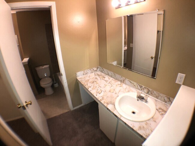 Foto del edificio - S Elm Ct Duplex