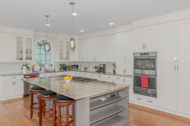 Photo - Luxury 5-bedroom 4-bath home in the beautiful city of Alpharetta