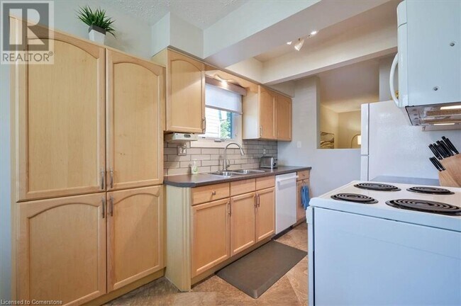 Building Photo - 105 Blackhorne Dr