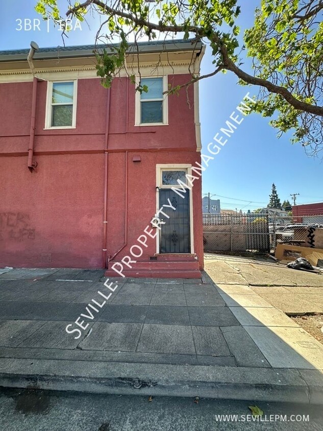 Foto principal - TOTALLY REMODELED 3BR / 1BA Upstairs Apart...