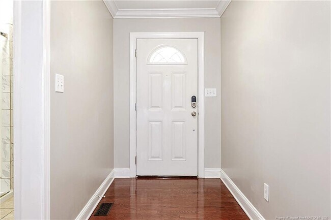 Foto del edificio - 5806 Rainsford Dr