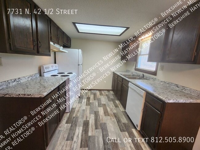 Building Photo - Northside 2 Bedroom Duplex with Attached G...