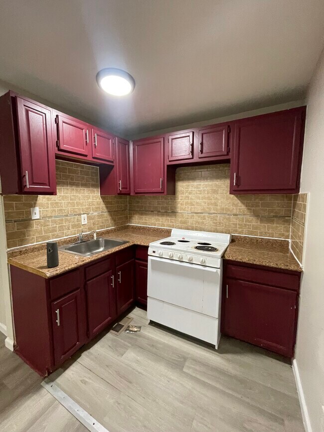 Building Photo - 51 Demarest St