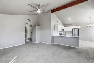 Building Photo - 811 E Caddie St