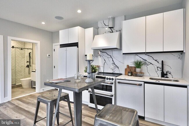 Building Photo - 1612 Cambridge St