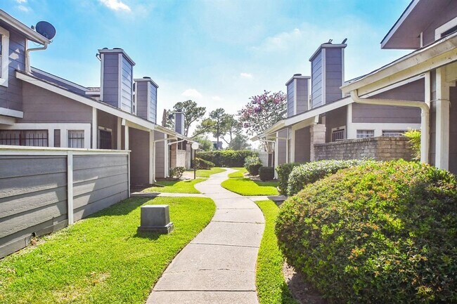 Building Photo - 12211 Sandpiper Dr