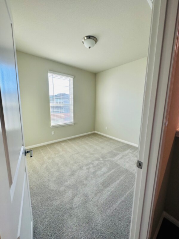 Building Photo - 1020 Vista View Dr