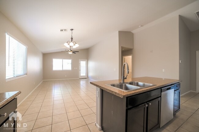 Foto del edificio - 3023 S 87th Dr