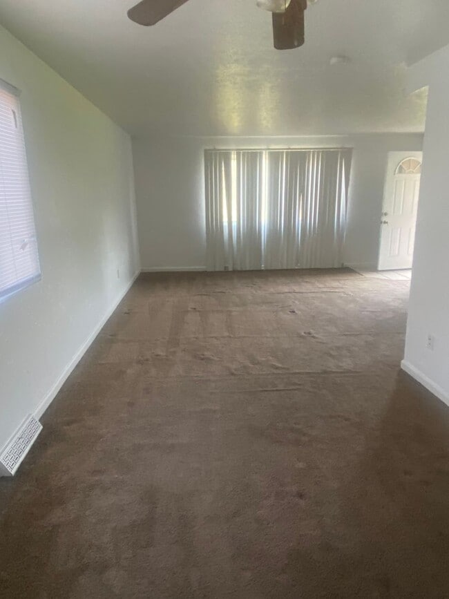Building Photo - Warrensville Heights Townhome