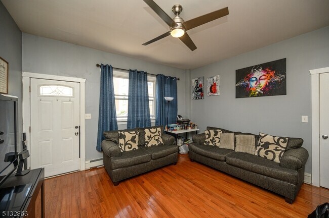 Foto del edificio - 82 Pacific Ave