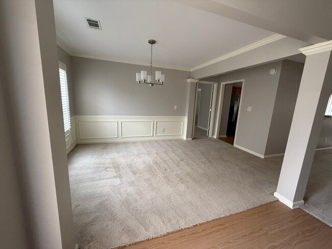 Building Photo - 2350 Walnut Tree Ct NE