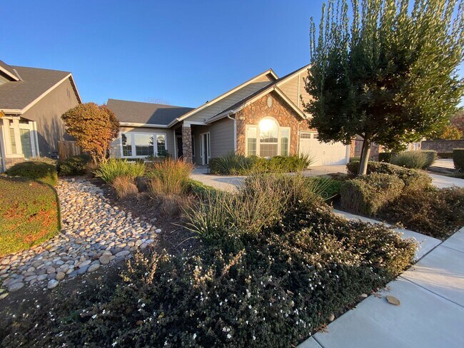 Building Photo - Lennar built home, Available Now!