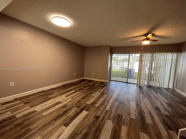 Building Photo - 843 Crystal Lake Dr