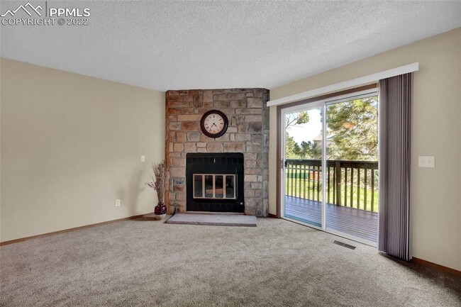 Foto del edificio - Charming 3BR Townhome in Colorado Springs