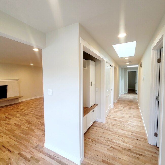 Building Photo - 15032 NE 13th St