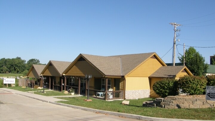 Primary Photo - 9516 S Lake Lotawana Rd