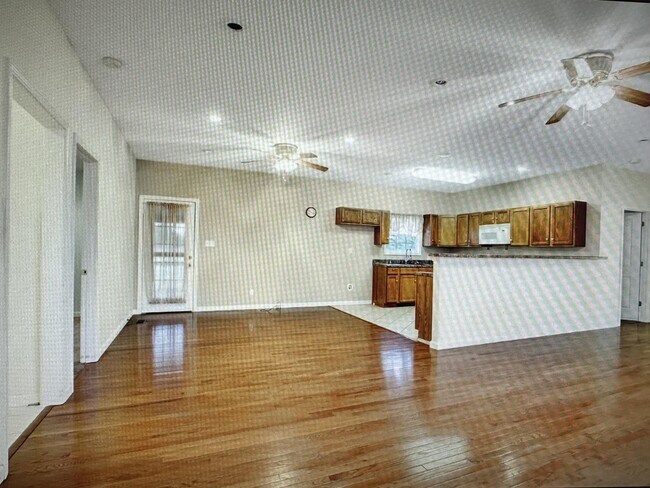 Building Photo - 102 Fenton Ct