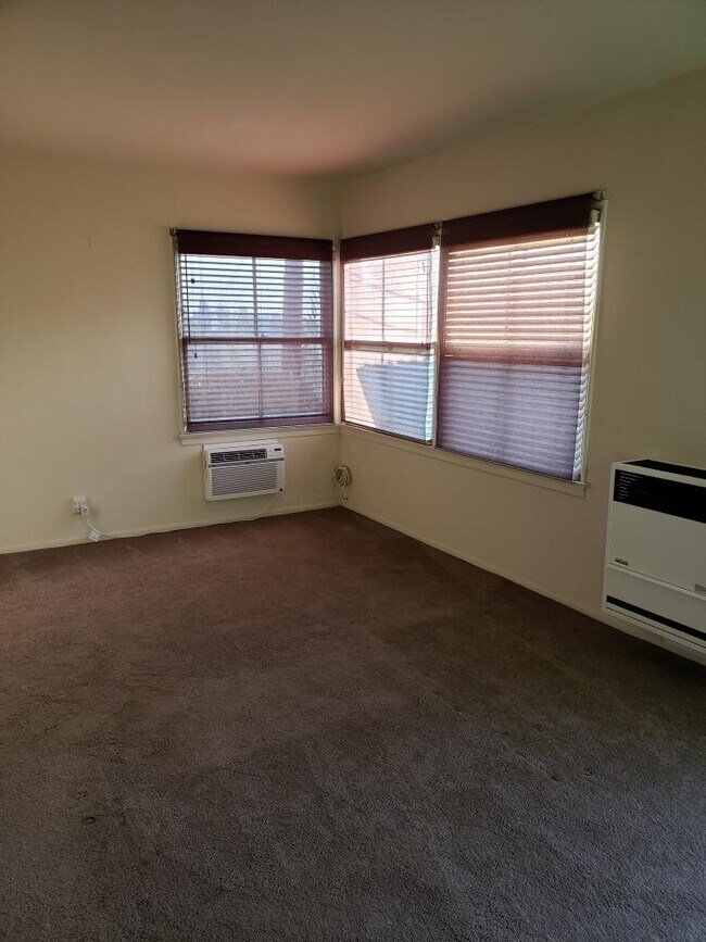 Living Room Front - 11165 Sunshine Ter