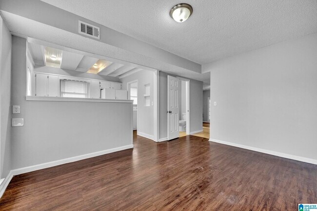 Building Photo - 2170 Cheshire Dr