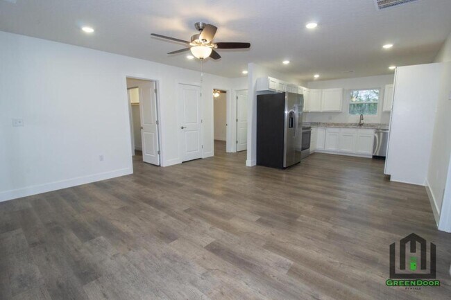 Foto del edificio - 303 Lion St