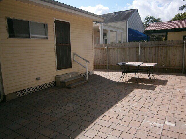 Foto del edificio - 220 Amelia St